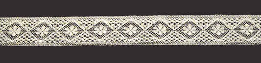 Pizzo cotone alto 2 centimetri e mezzo dritto senza smerlatura con disegno a rombo e fiore centrale 