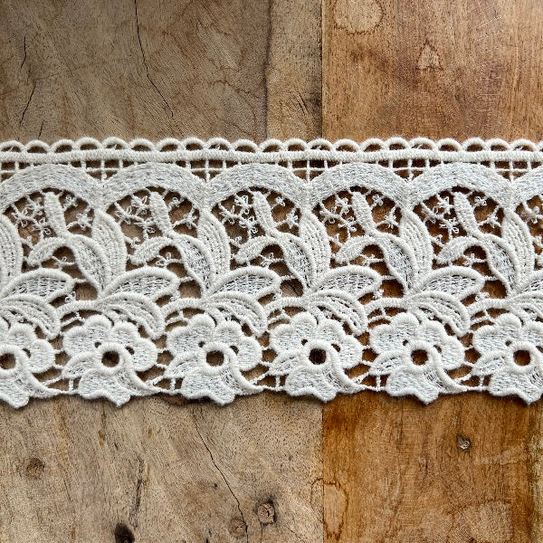Pizzo Macramè Lana Alto 14 cm con Fiori