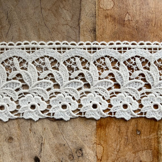 Pizzo Macramè Lana Alto 14 cm con Fiori